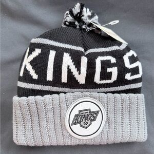 Exclusive Mitchell & Ness Los Angeles Kings High-5 Circle Black & Grey Beanie